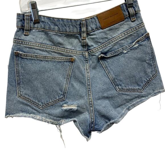 Trafaluc by Zara Women's Size 0 Blue Denim Jean Shorts Floral Embroidered summer - Picture 2 of 4
